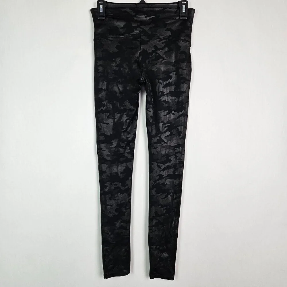 SPANX Faux Leather Camo Legging Matte Black Camo Print L 20185R - Picture 6 of 11